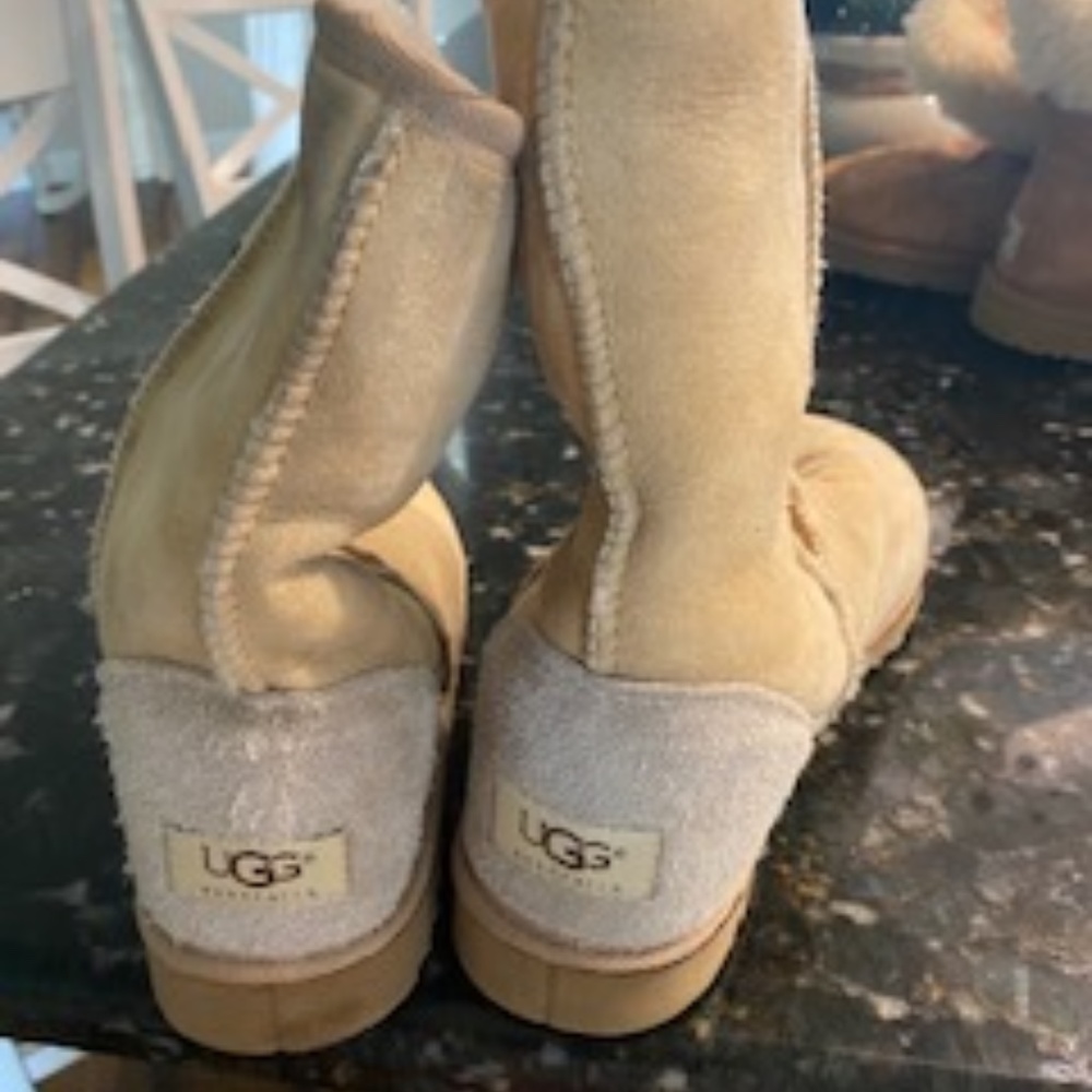 UGG BOOTS